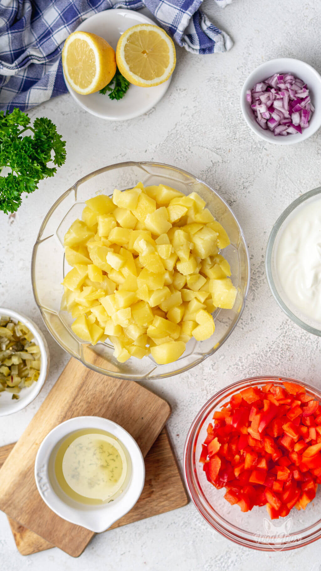Kalorienarmer Kartoffelsalat mit Joghurt & Gurke selber machen Kalorienarmer Kartoffelsalat mit Joghurt & Gurke selber machen