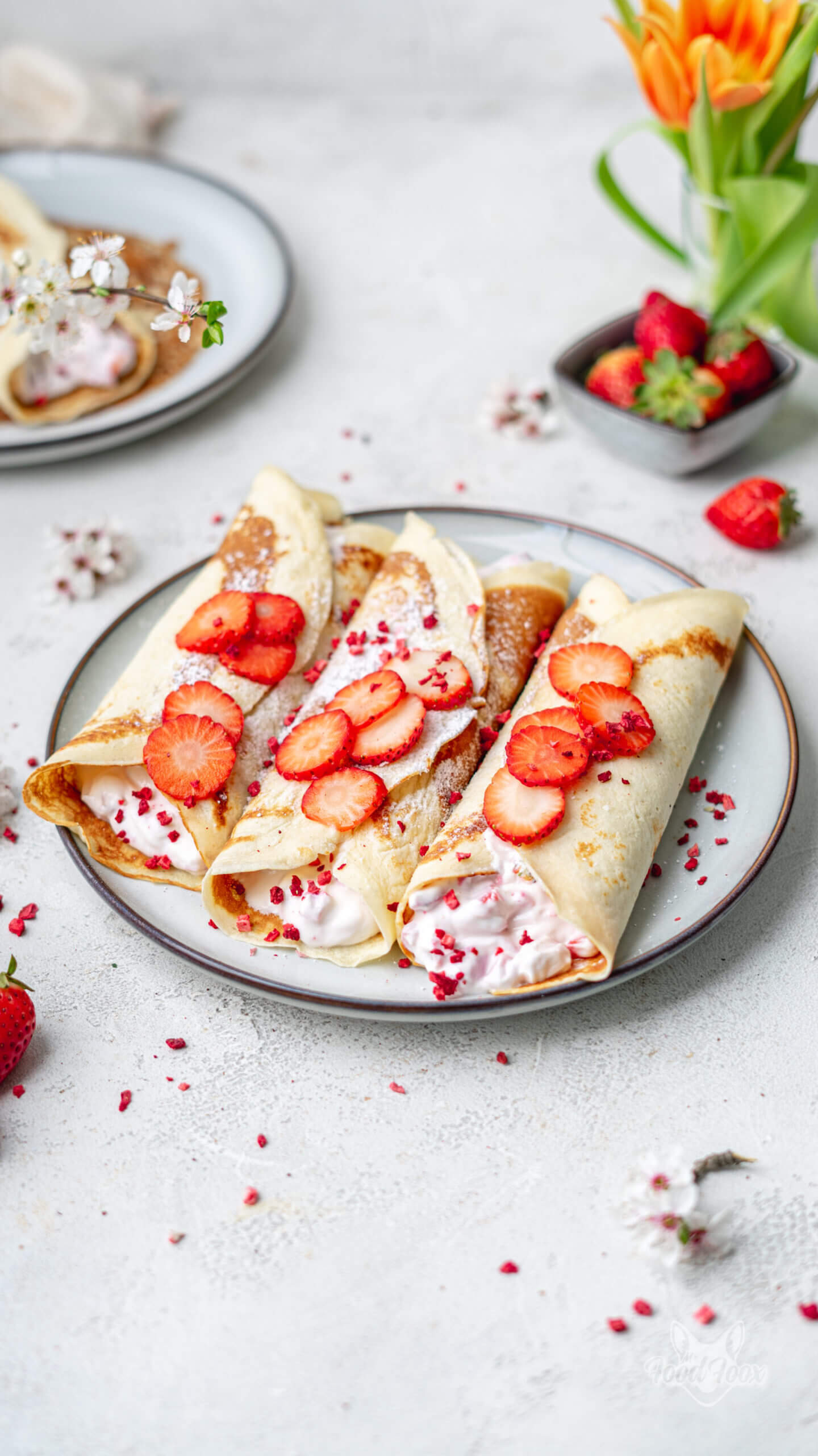 Gefüllte Protein-Pfannkuchen mit Quark & Erdbeeren (Eiweiß Eierkuchen) Gefüllte Protein-Pfannkuchen mit Quark & Erdbeeren (Eiweiß Eierkuchen)