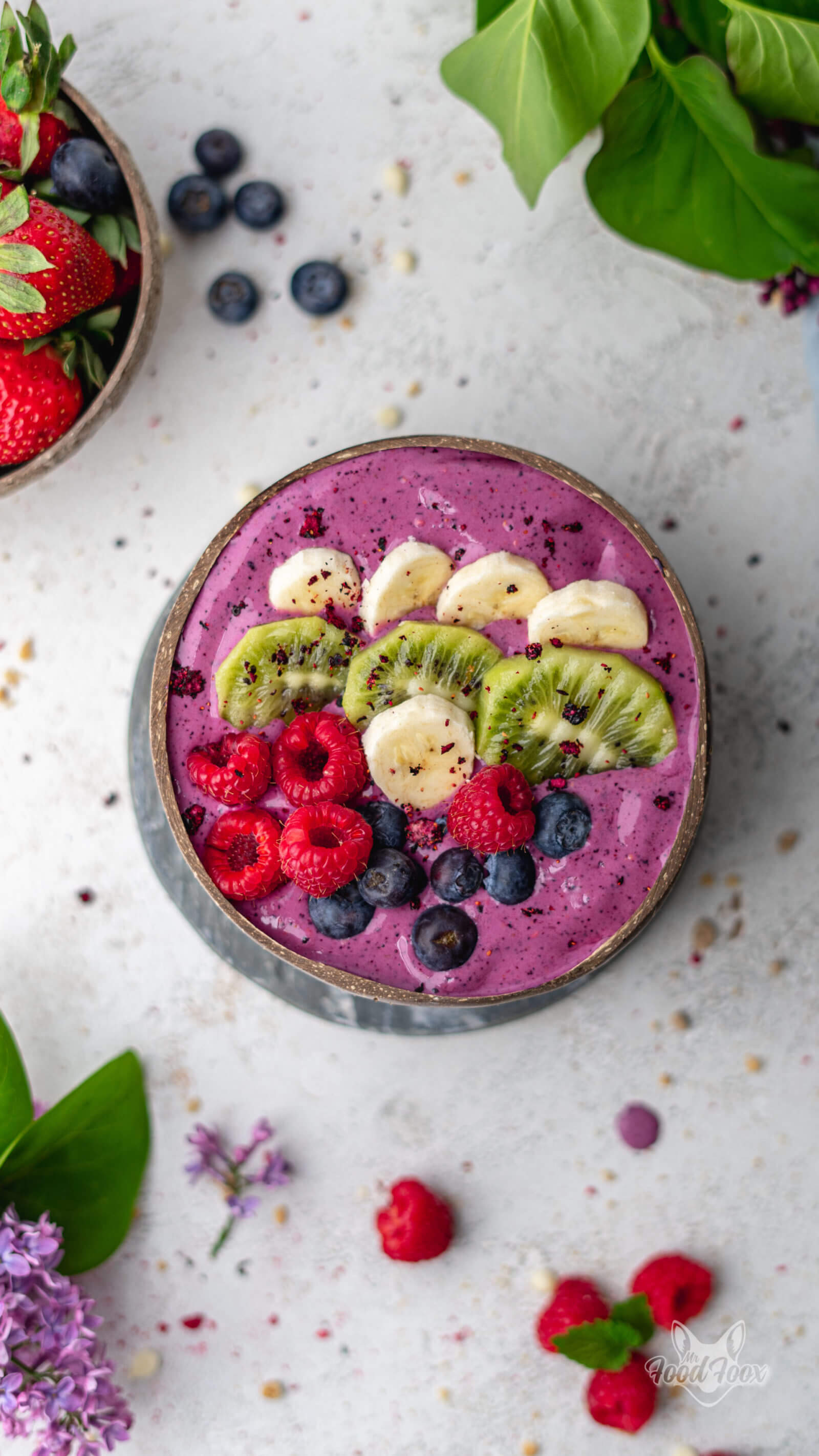 Cremige Quark Bowl mit fruchtigen Beeren (High Protein Bowl)
