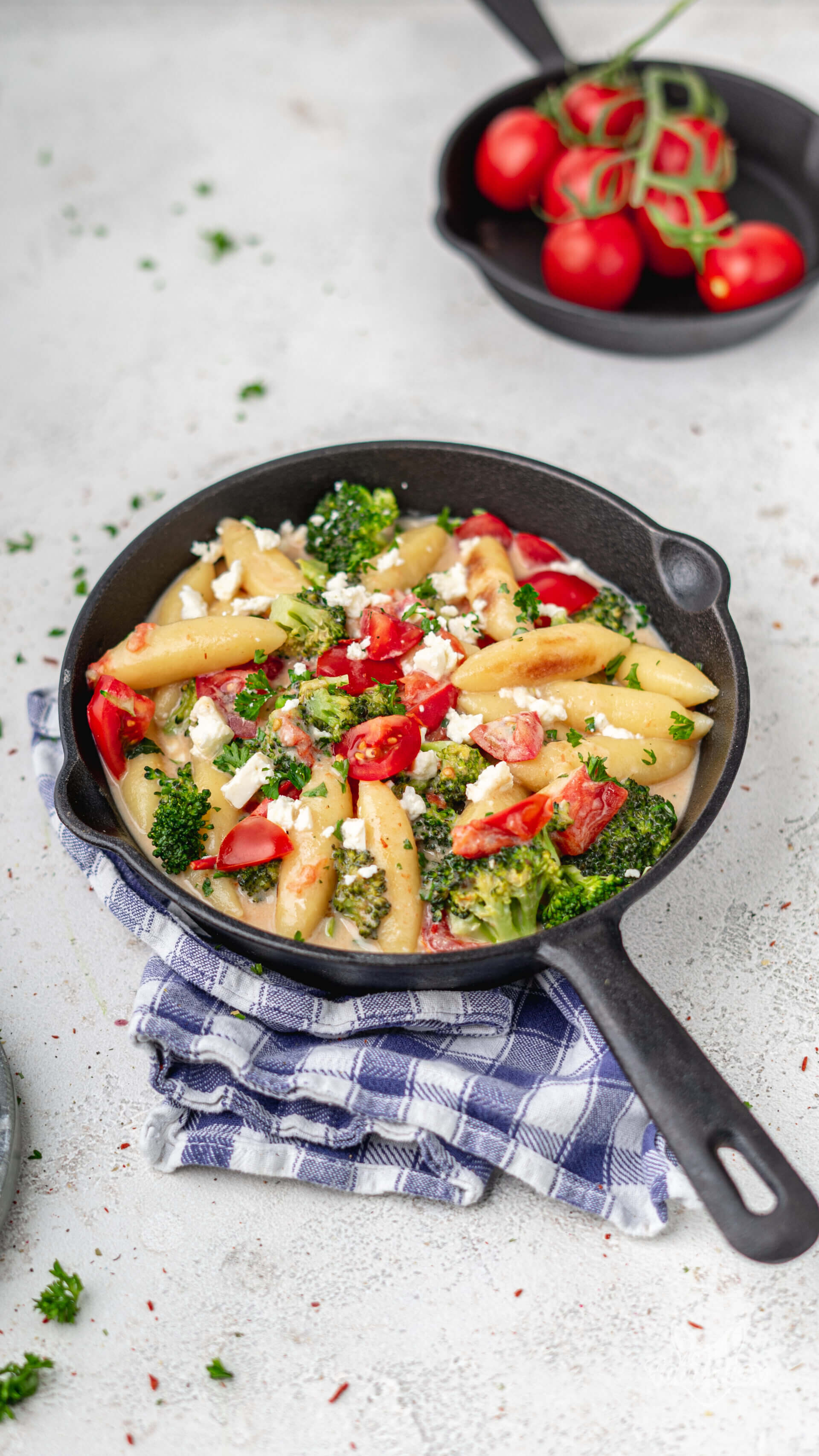 Cremige Schupfnudel-Gemüse-Pfanne mit Brokkoli Cremige Schupfnudel-Gemüse-Pfanne mit Brokkoli