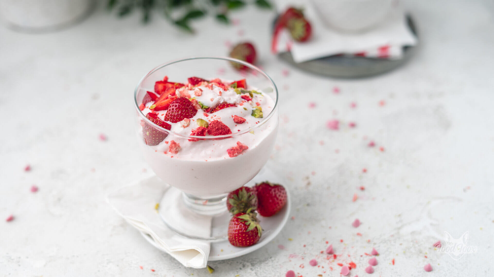 Erdbeereis ohne Eismaschine einfach selber machen (Joghurt-Eis)