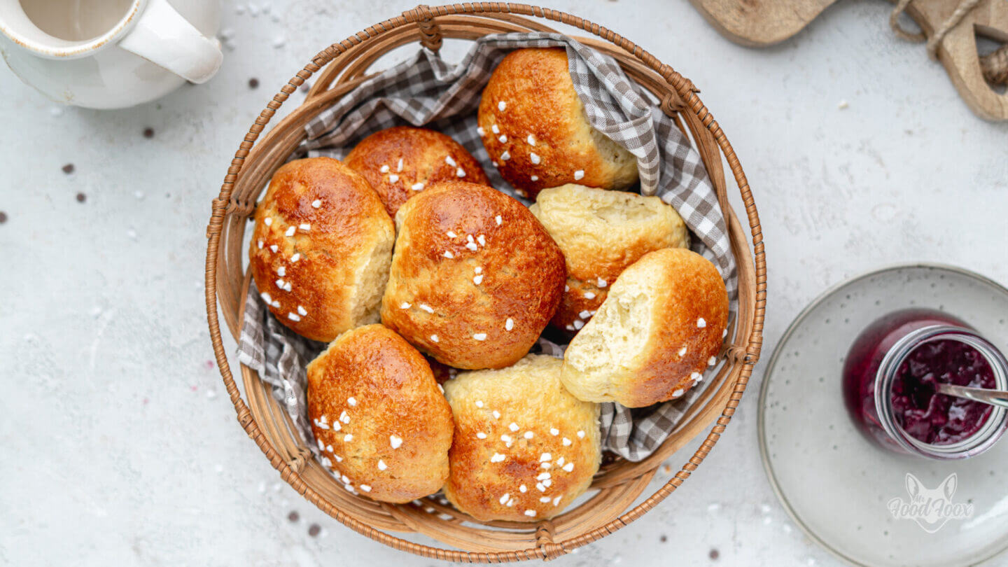 Süße Brötchen (Milchbrötchen) - Food Foox