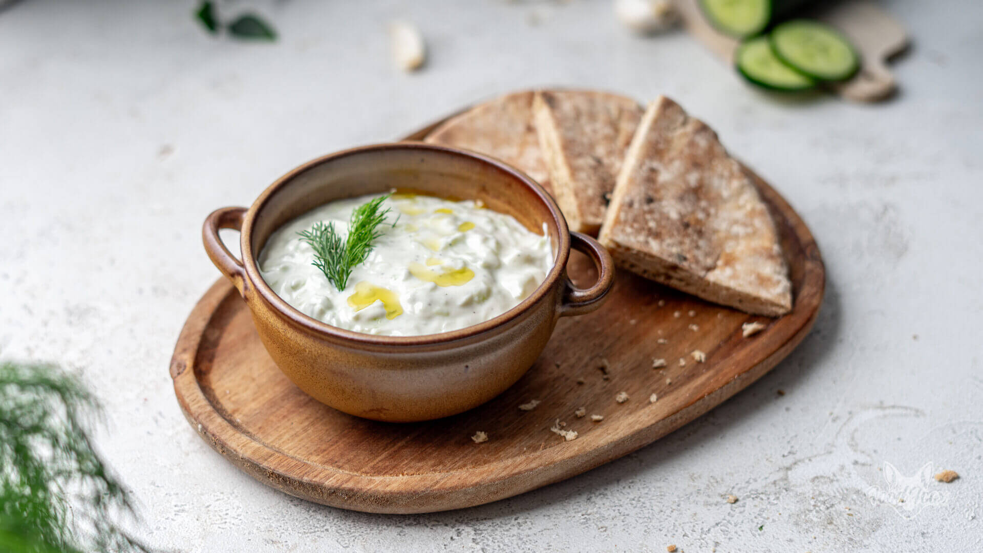 Kalorienarmes Tzatziki selber machen mit Quark & Joghurt