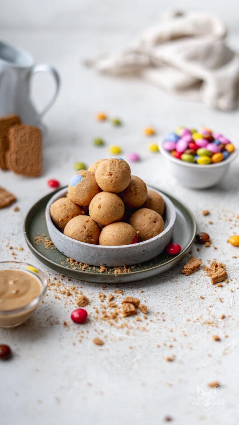 selbst gemachte Protein Bällchen mit Erdnussbutter