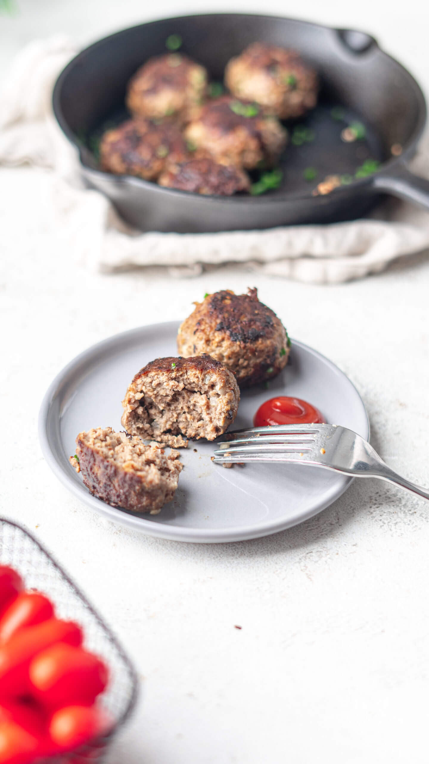 Rezept: Saftige Frikadellen mit Ei und Brötchen selber machen