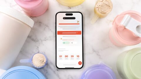 More Vorpacklink auf dem Smartphone: Countdown bis zum Aktionsstart, umgeben von More Nutrition Produkten auf Marmor